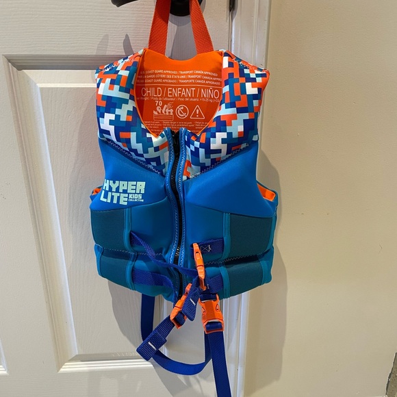 Hyperlite kids lifejacket
 15-25kg (33-55lbs) - Picture 2 of 7